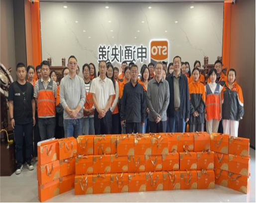 暖心关怀护暑运 情暖一线快递人—呼和浩...